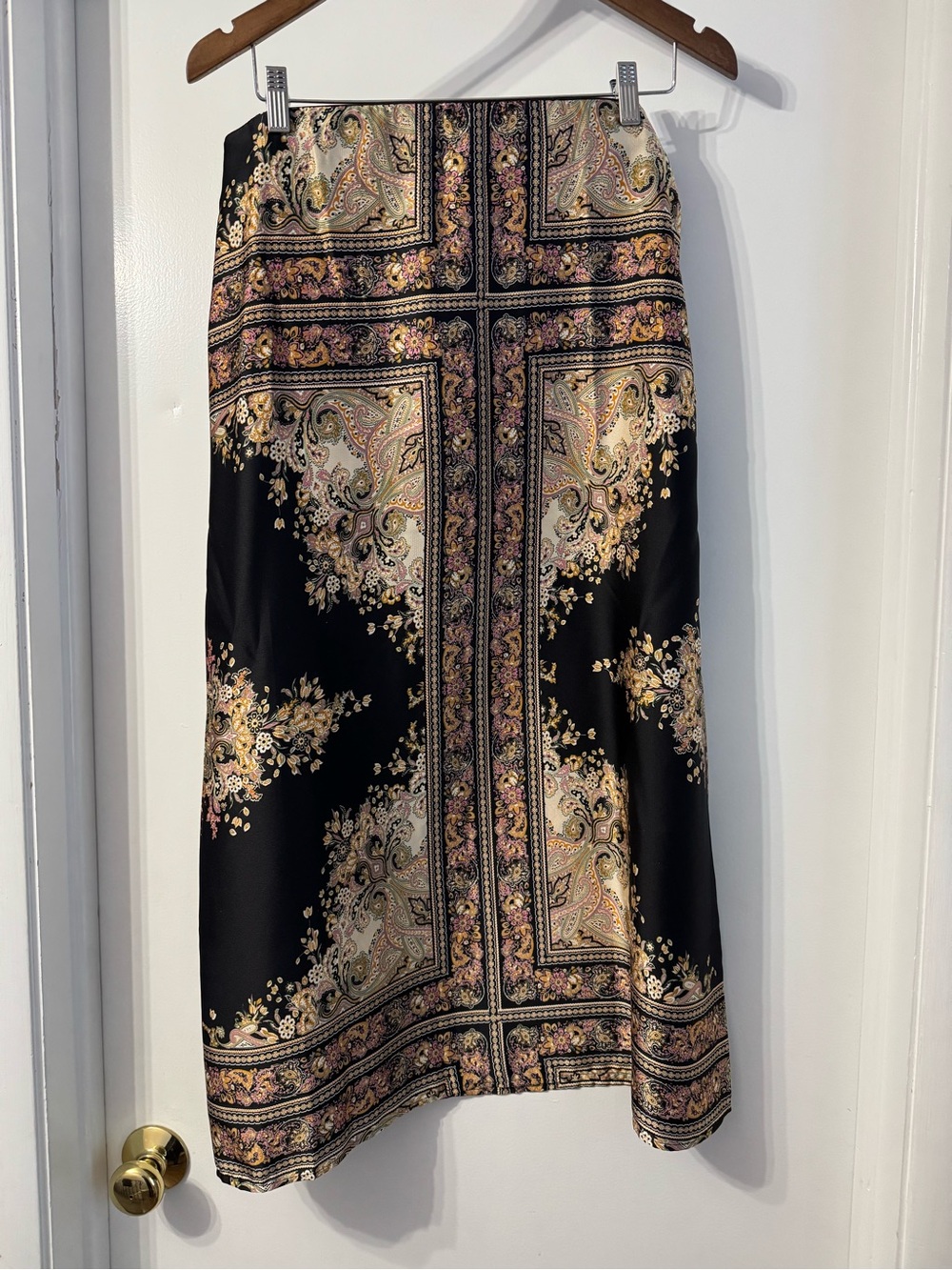 Elegant Black Paisley Midi Skirt